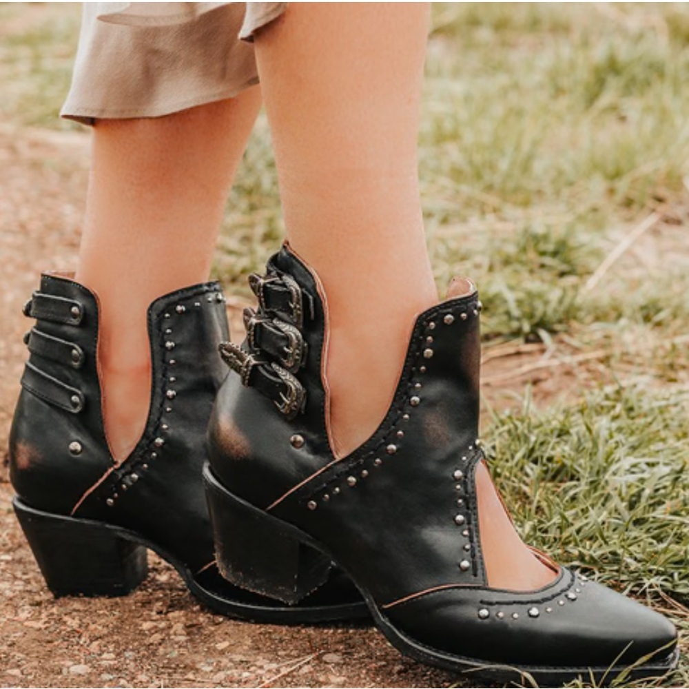 Freebird Melody Black Studded Ankle Booties size 9 NIB